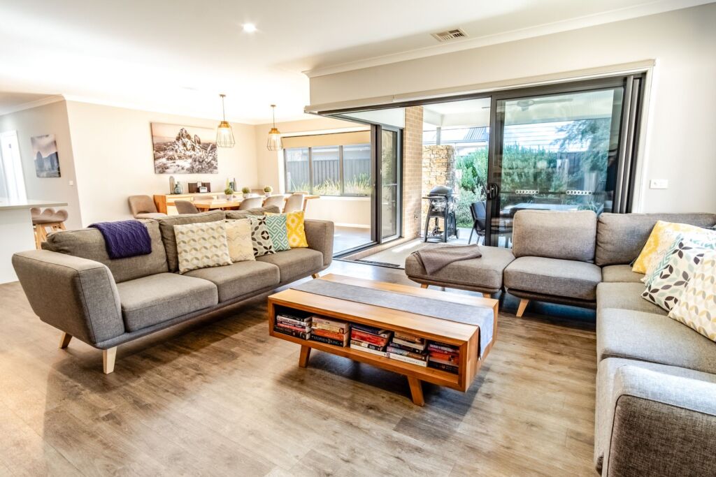 Amaroo loungeroom with Alpine Valley Getaways